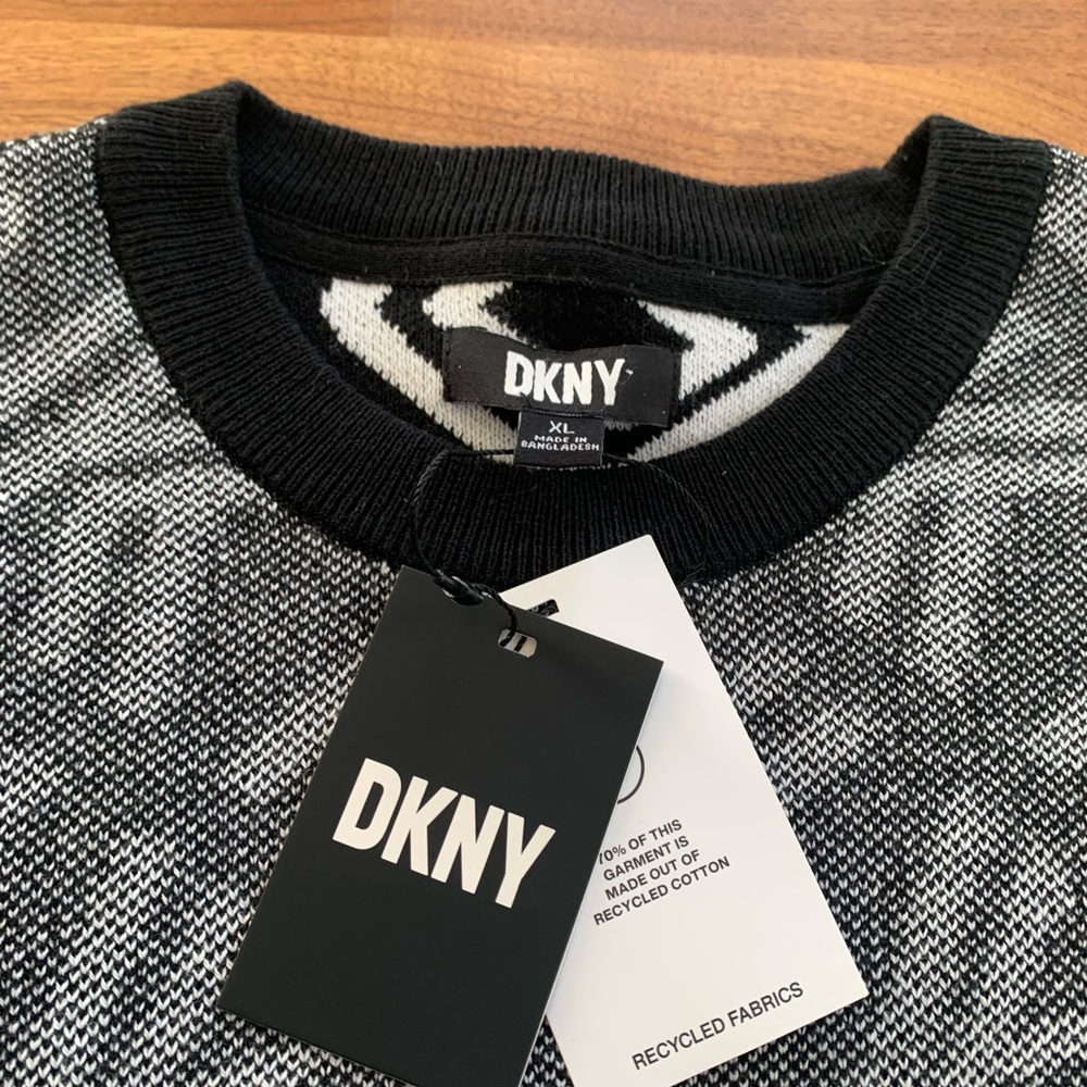 DKNY Men's Sweater in Black and White